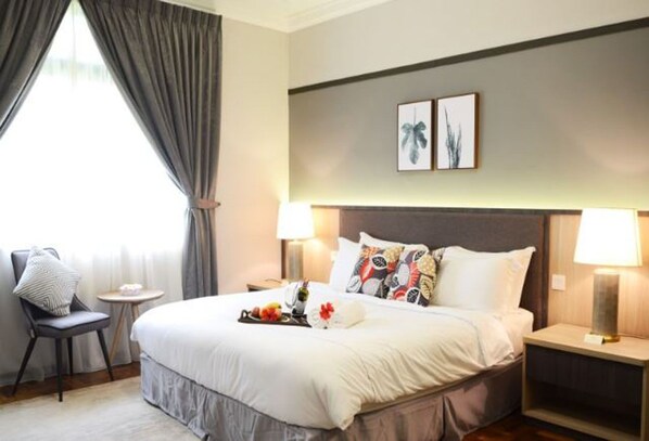 Mahligai Villa, 4-Bedroom (1 King & 6 Single Beds)