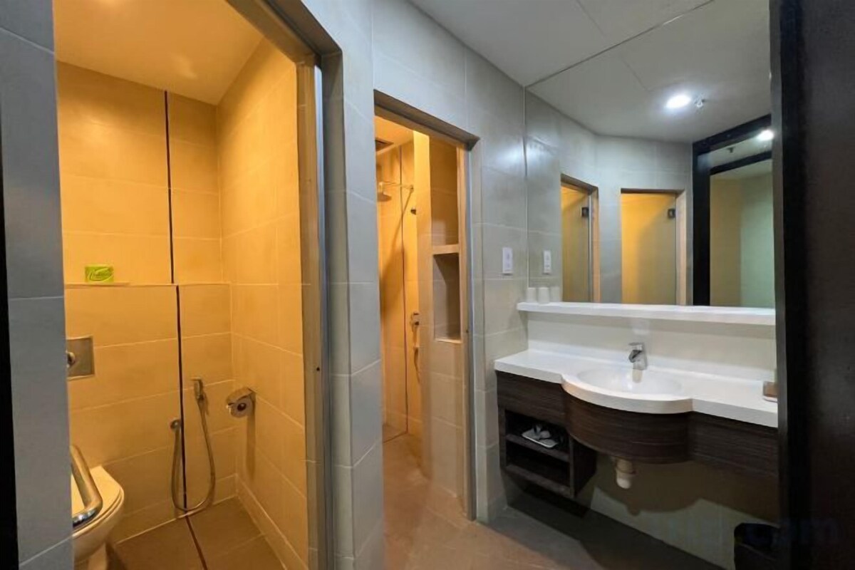 Baño | Ducha, artículos de higiene personal gratuitos y secador de pelo