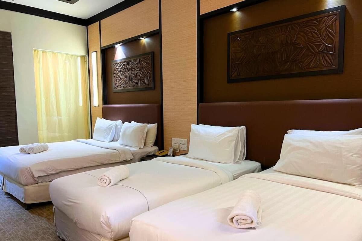 Deluxe Family Room | Egyptian cotton sheets, hypo-allergenic bedding, down comforters