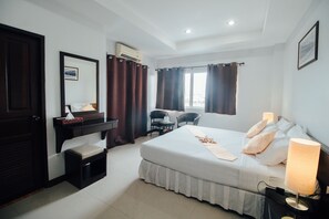 Phòng đôi Deluxe | Két bảo mật tại phòng, giường gấp/giường phụ (phụ phí) 