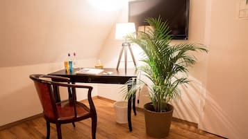 Family Suite, 2 Bedrooms, Balcony (2 Bedroom Family, Balcony) | Bathroom