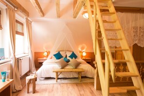 Suite Deluxe, 2 habitaciones (Deluxe Suite Loft) | Minibar, caja de seguridad en la habitación y decoración personalizada 