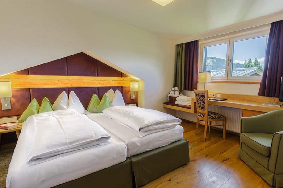 Premium bedding, minibar, in-room safe, desk