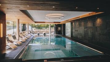 Exercise/lap pool