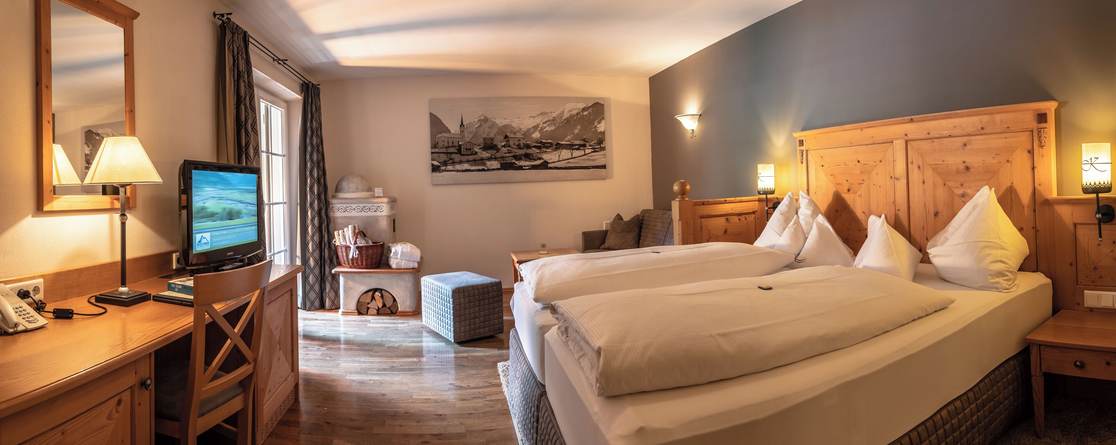 Junior suite | Luxe beddengoed, een minibar, een kluis op de kamer, een bureau