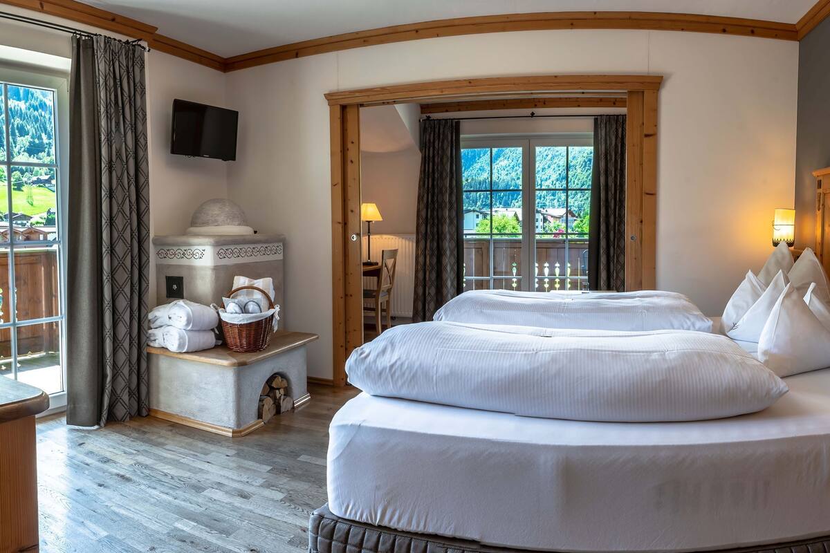 junior suite | premium bedding, minibar, in-room safe, desk