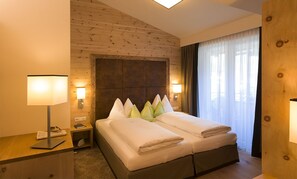 Double Room | Premium bedding, minibar, in-room safe, desk - Hotel Kaprunerhof (Kaprun)