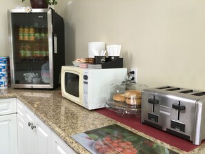 Desayuno continental gratuito y diario