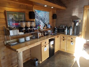 Breakfast area - The Willard Munger Inn (Duluth)