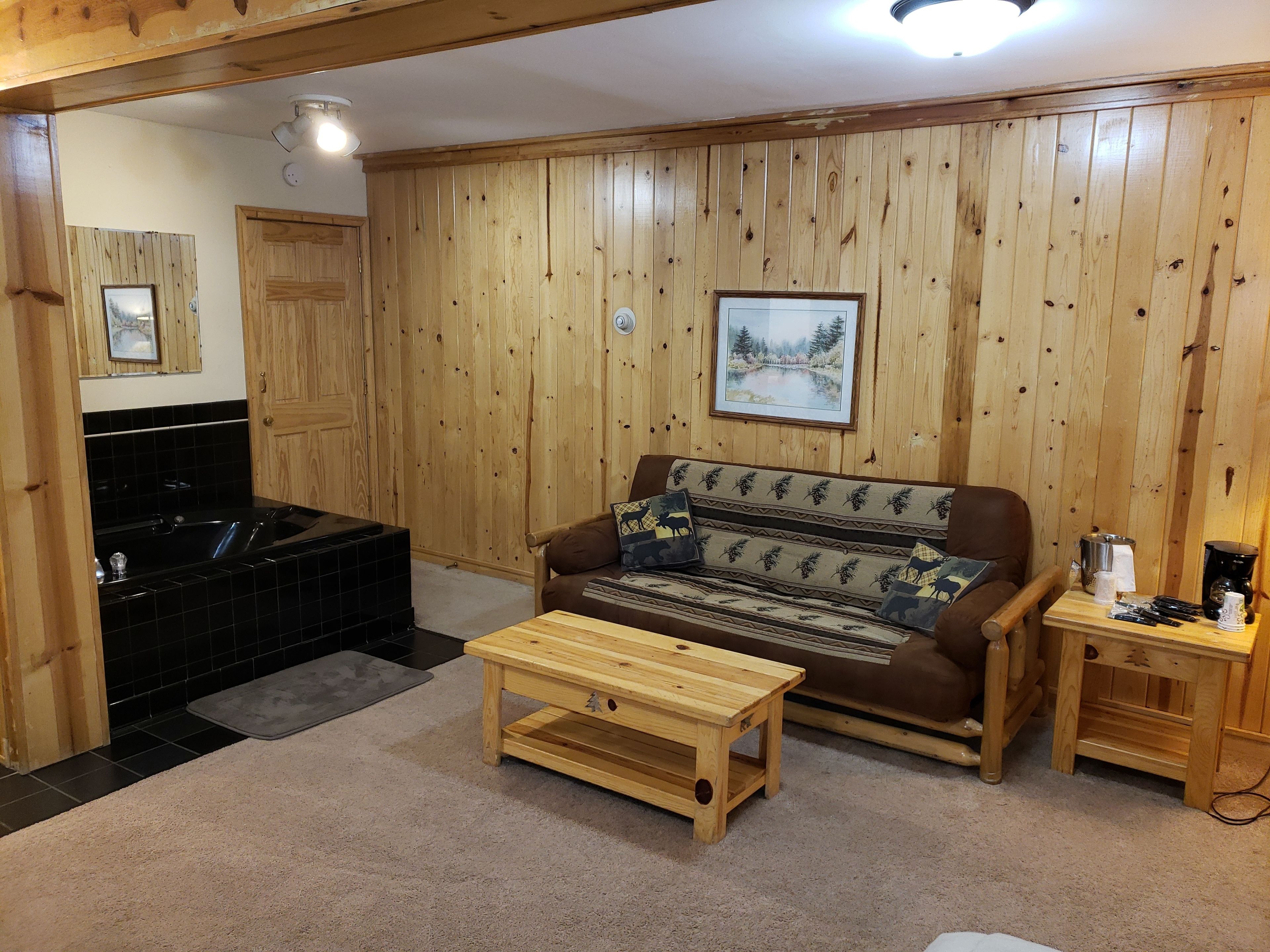 Suite, Hot Tub | Living room | Flat-screen TV