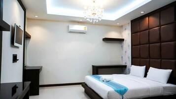 Standard Double Room | Desk, blackout curtains, soundproofing, free WiFi