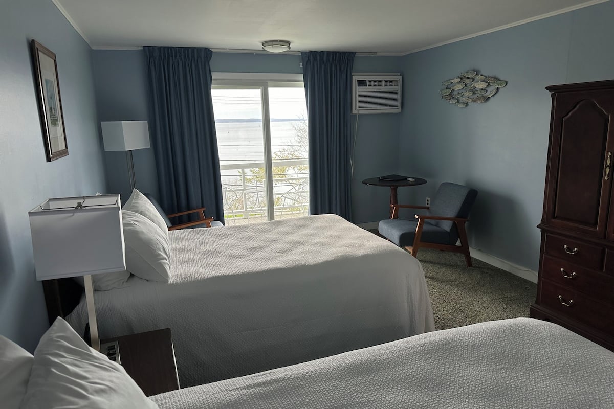 Motor Inn, 2 Double Beds, Waterview | Desk, iron/ironing board, free WiFi, bed sheets