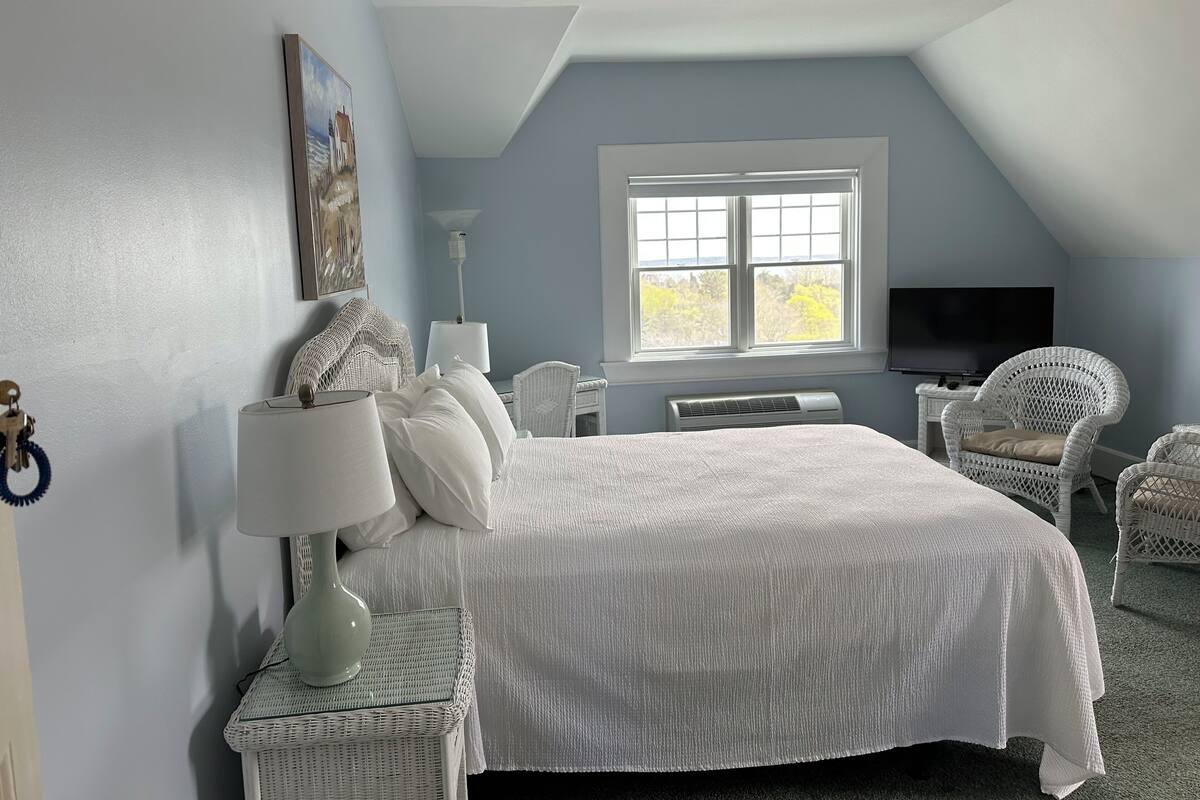 Harbor House, Queen Bed, Waterview | デスク、アイロン / アイロン台、WiFi (無料)、ベッドシーツ