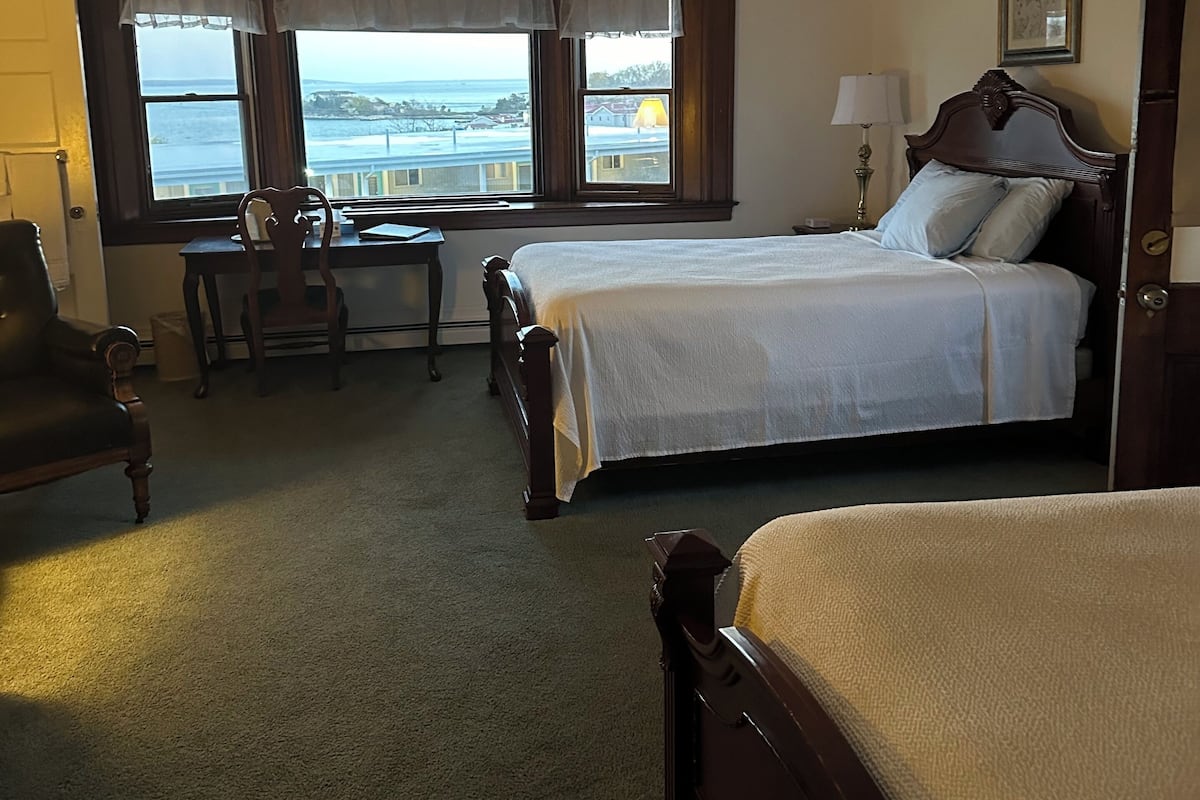 Harbor House, 2 Queen, Waterview | Desk, iron/ironing board, free WiFi, bed sheets