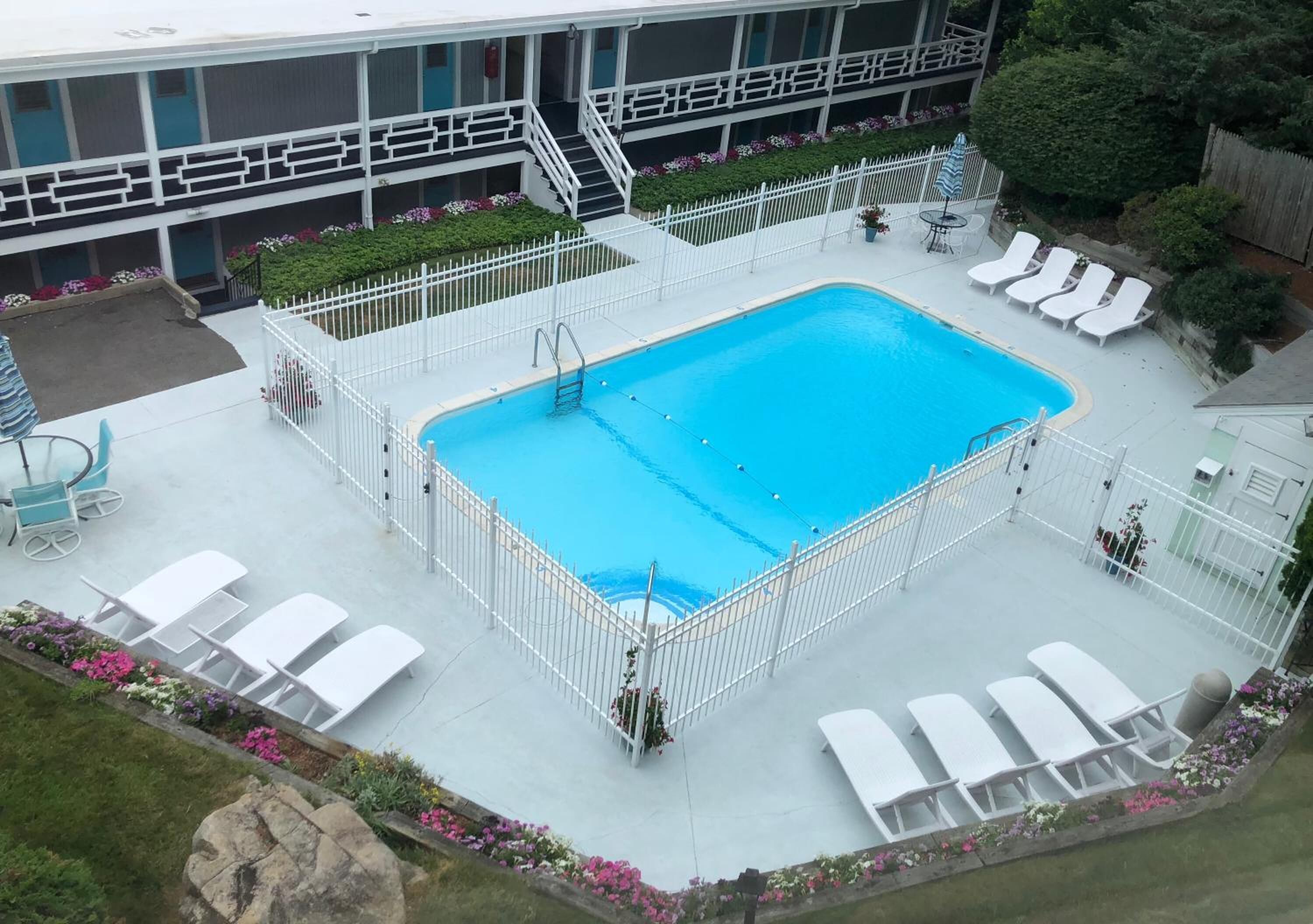 outdoor pool, open 7:00 am to 9:00 pm, pool umbrellas, pool loungers