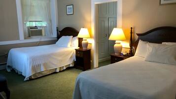 Harbor House Basement Apartment, Pool View