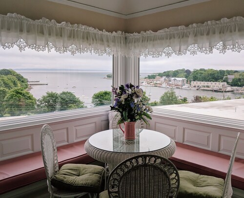 Sands of Time Motor Inn & Harbor House