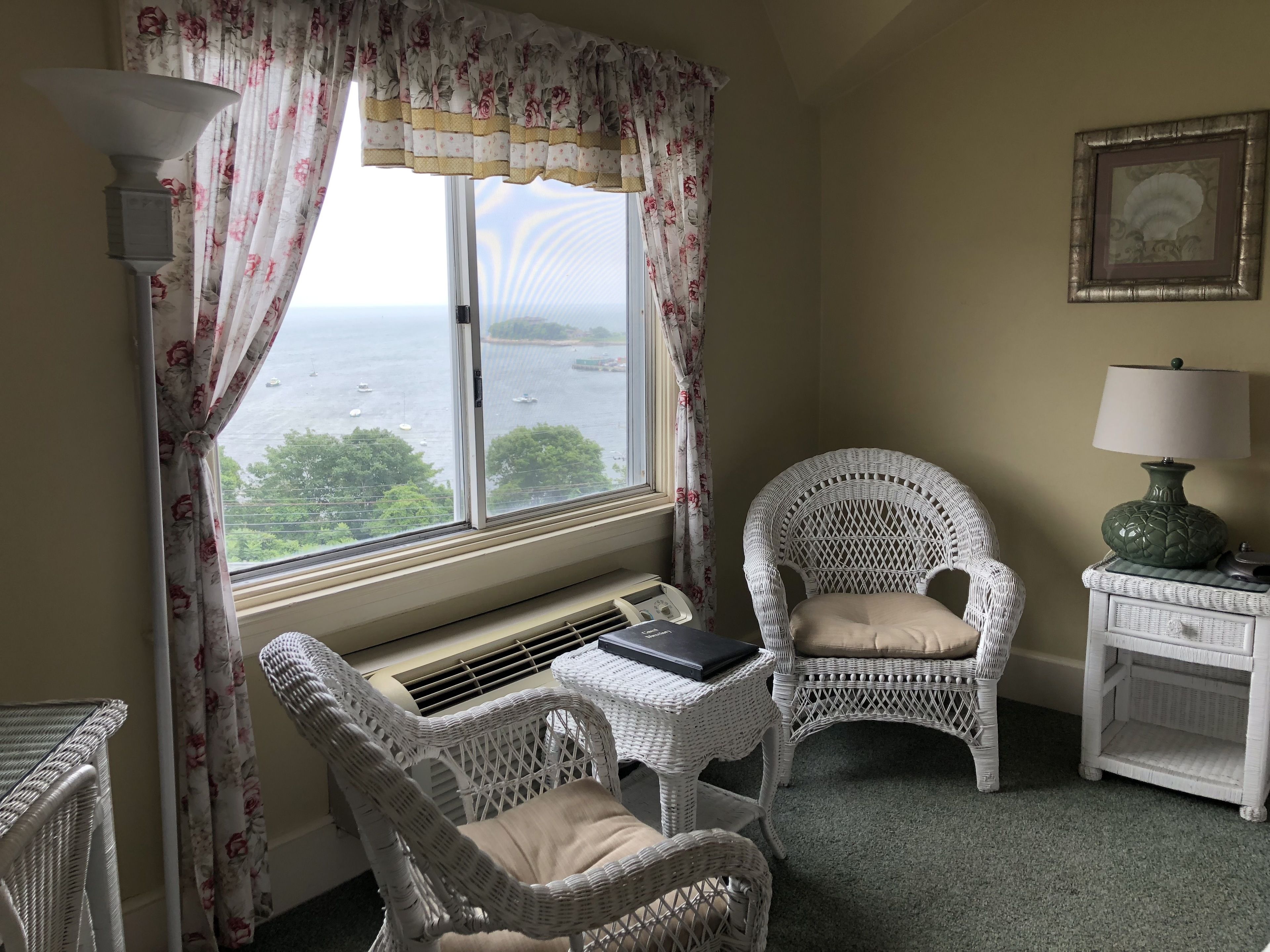harbor house, queen bed, waterview | desk, iron/ironing board, free wifi, bed sheets