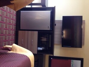 Standard Room, 2 Katil Ratu (Queen), Non Smoking | Ruang tamu | TV skrin rata 