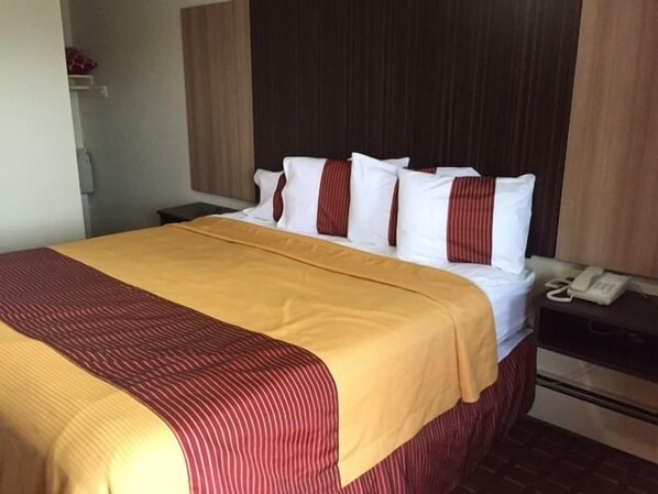 Standard Room, 1 King Bed, Non Smoking | Desk, free WiFi - Budget Inn (Tonawanda)