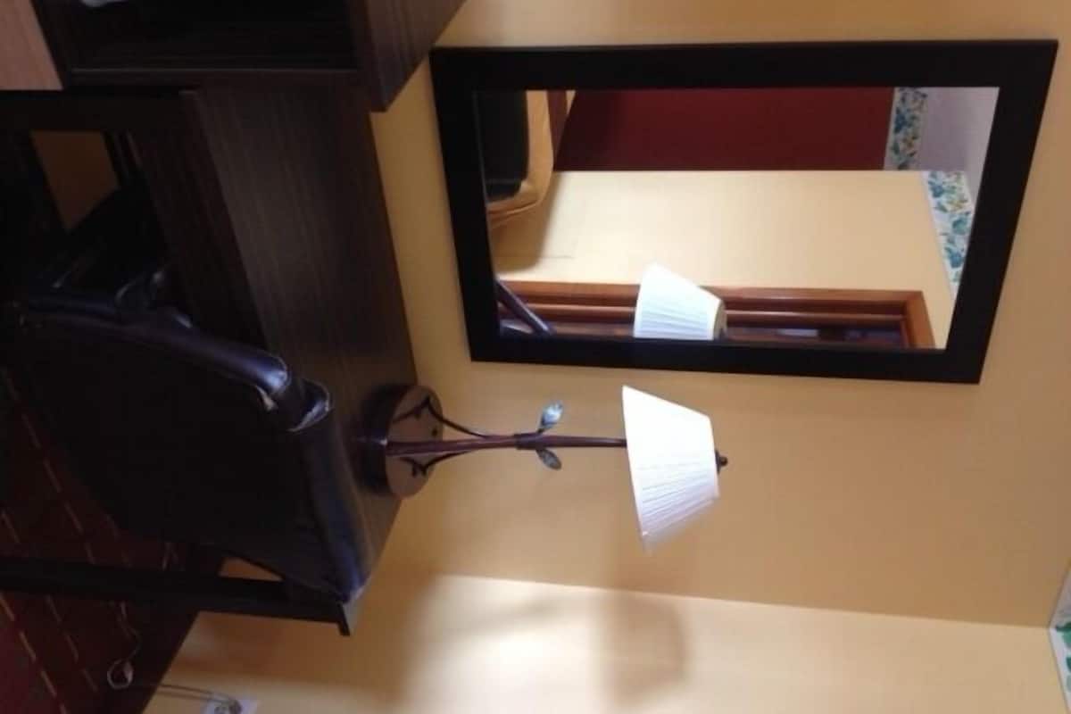 Desk, free WiFi