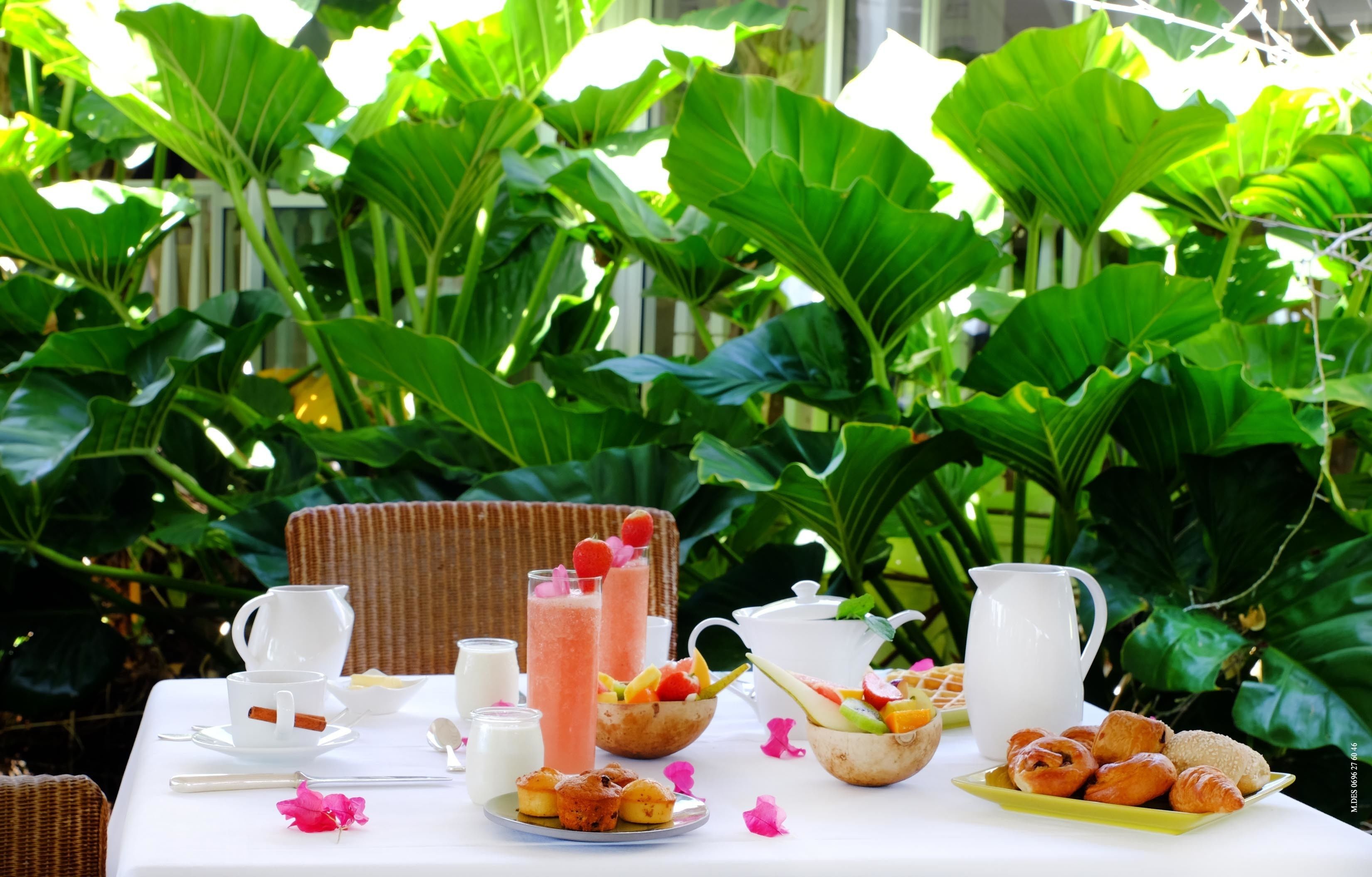 lunch, dinner served; french cuisine, sea views