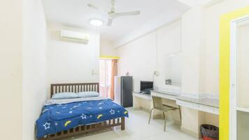Deluxe Double Room | Minibar, desk, free WiFi, bed sheets