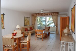 Apartment, 1 Bedroom (Master Suite) | In-room dining