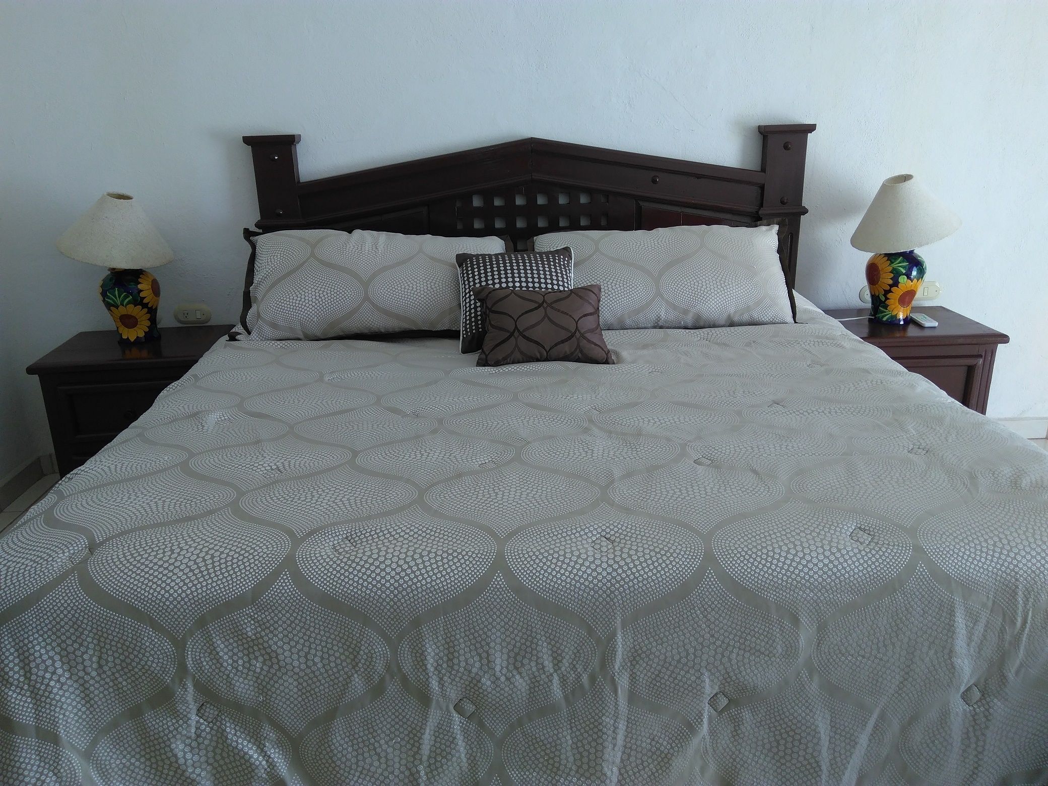 in-room safe, free wifi, bed sheets