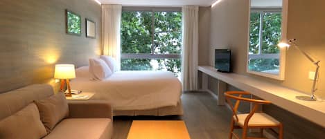 Deluxe Room | Premium bedding, minibar, in-room safe, laptop workspace
