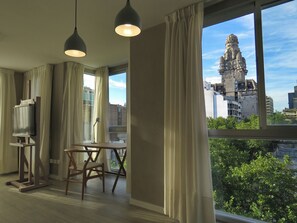 Ropa de cama de alta calidad y minibar 