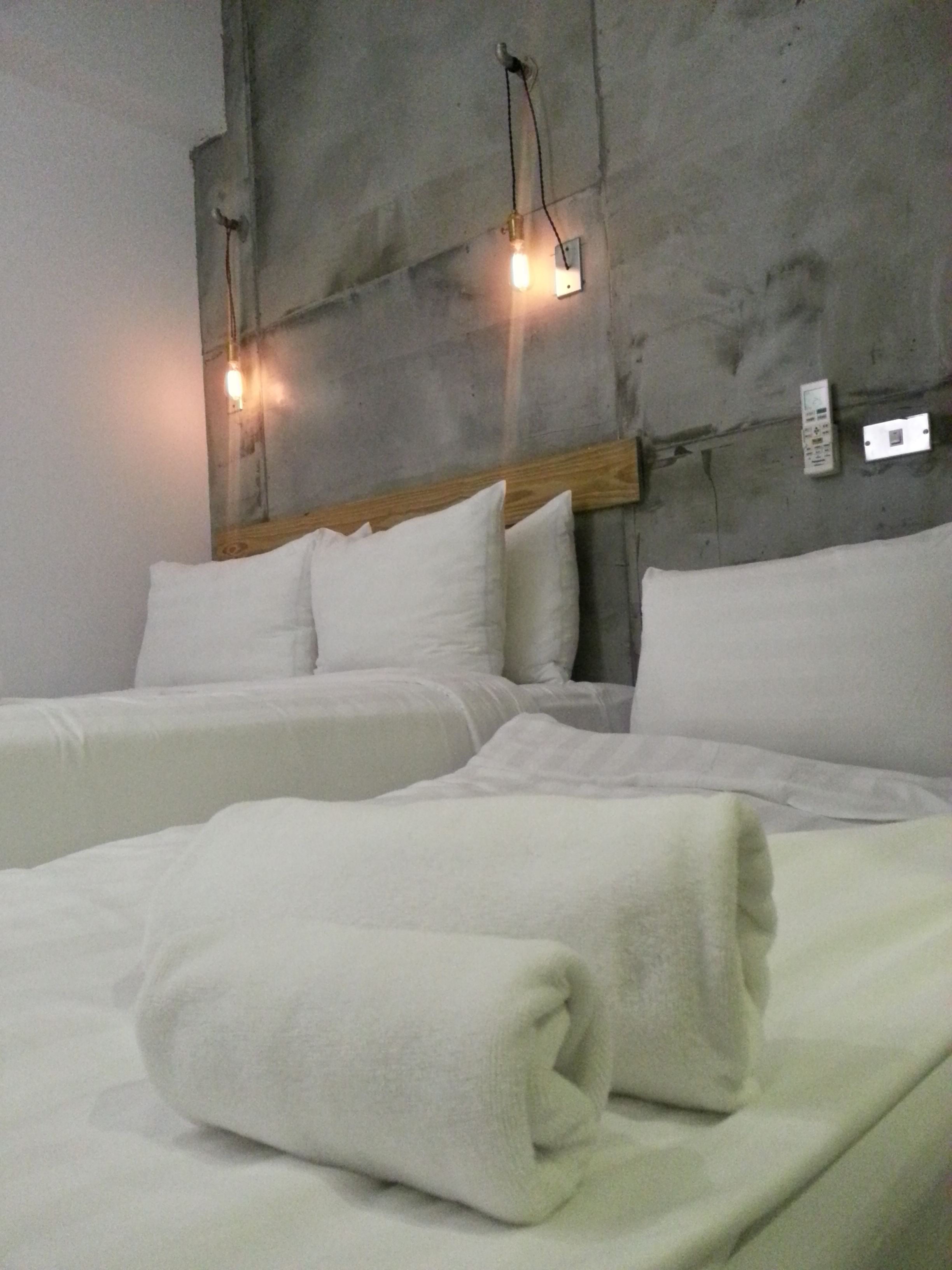 basic triple room (1 double and 1 extra bed) | 1 bedroom, individually decorated, individually furnished, desk