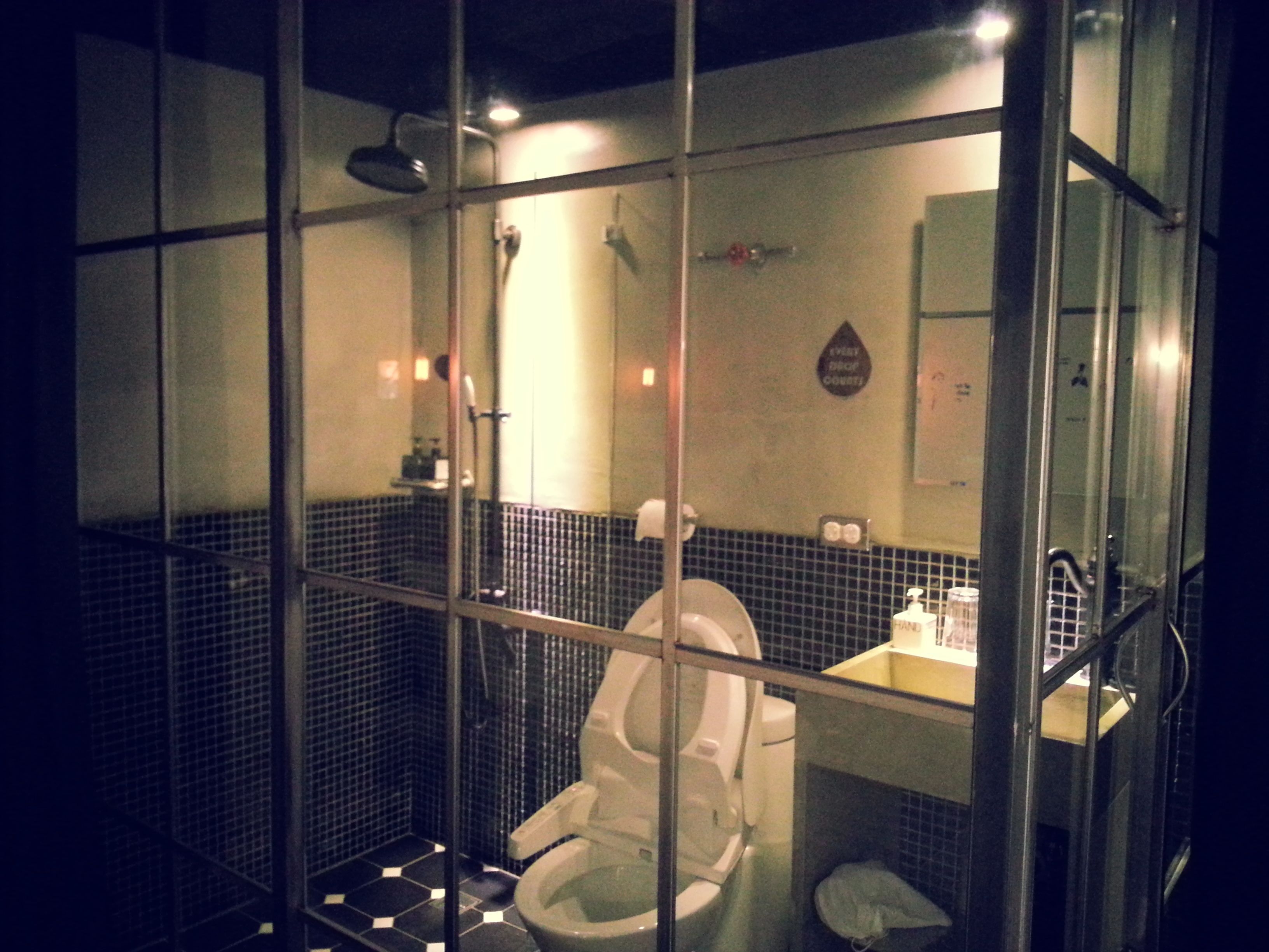 standard double room | bathroom | free toiletries, hair dryer, electronic bidet, towels