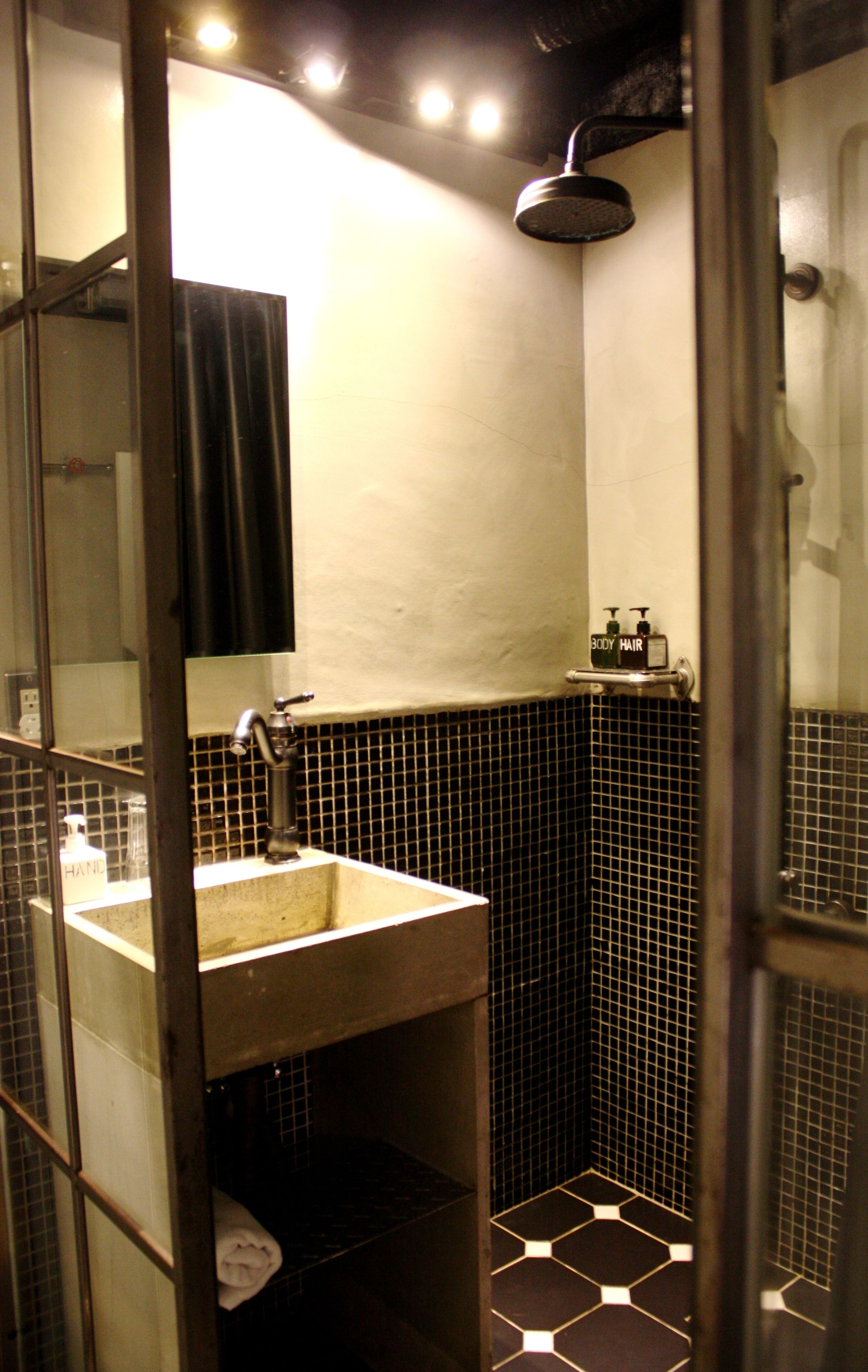 single room | bathroom | free toiletries, hair dryer, electronic bidet, towels