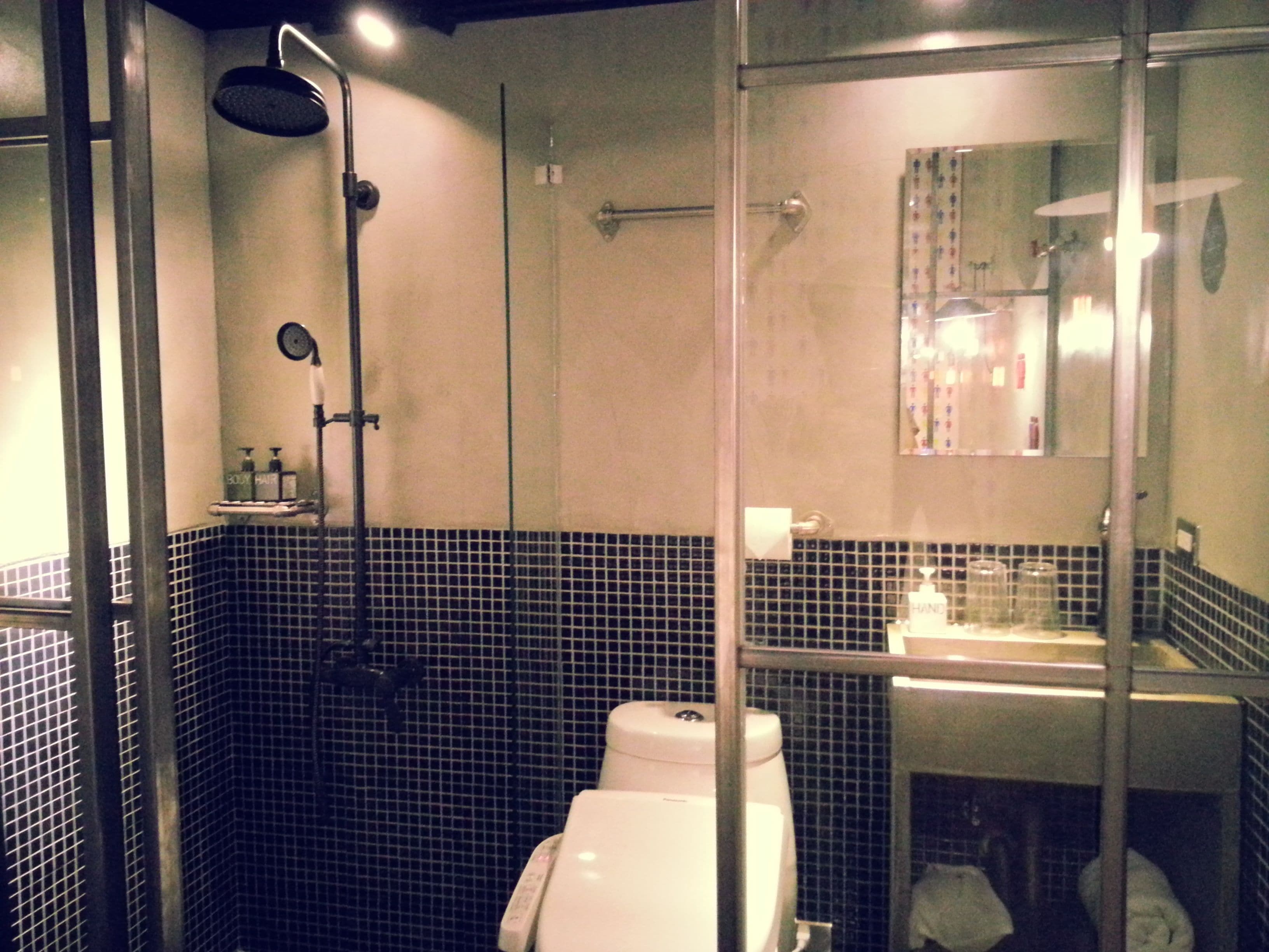 basic double room | bathroom | free toiletries, hair dryer, electronic bidet, towels