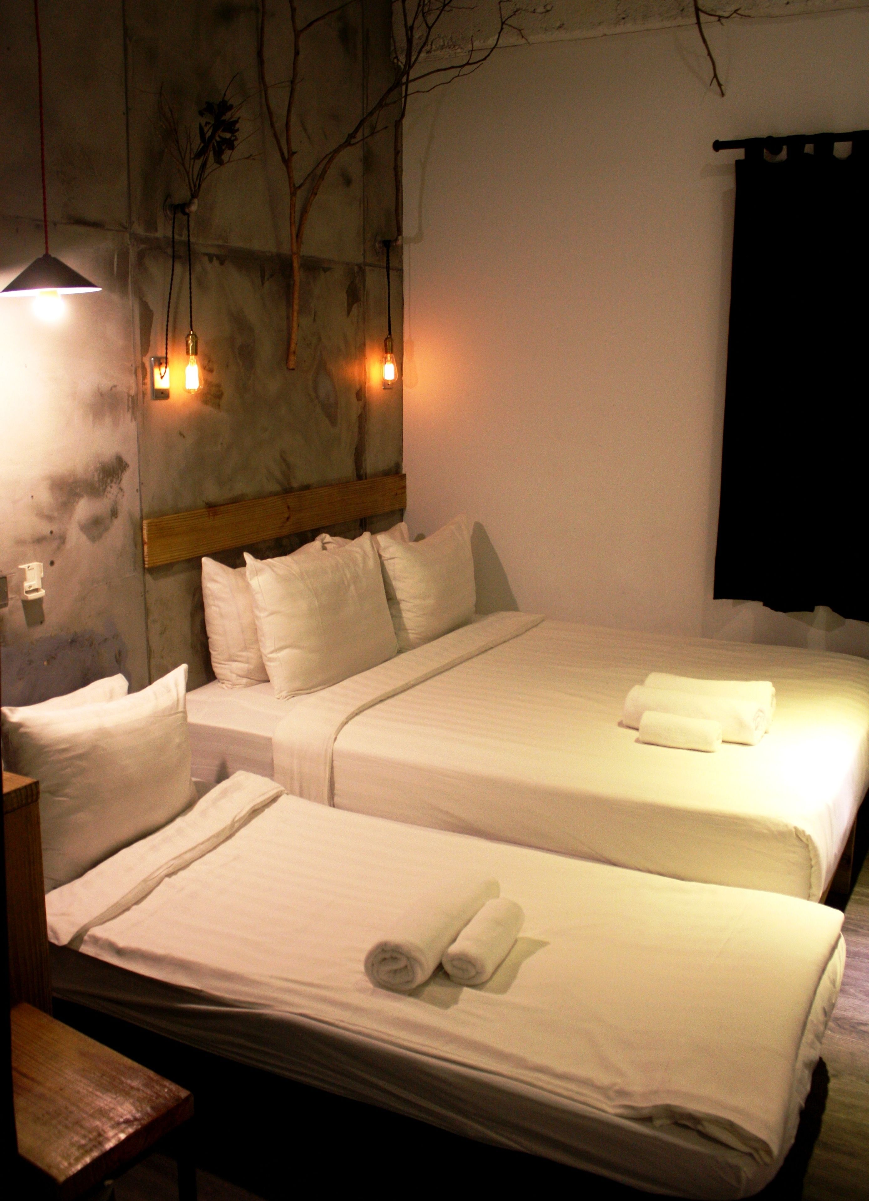 basic triple room (1 double and 1 extra bed) | 1 bedroom, individually decorated, individually furnished, desk