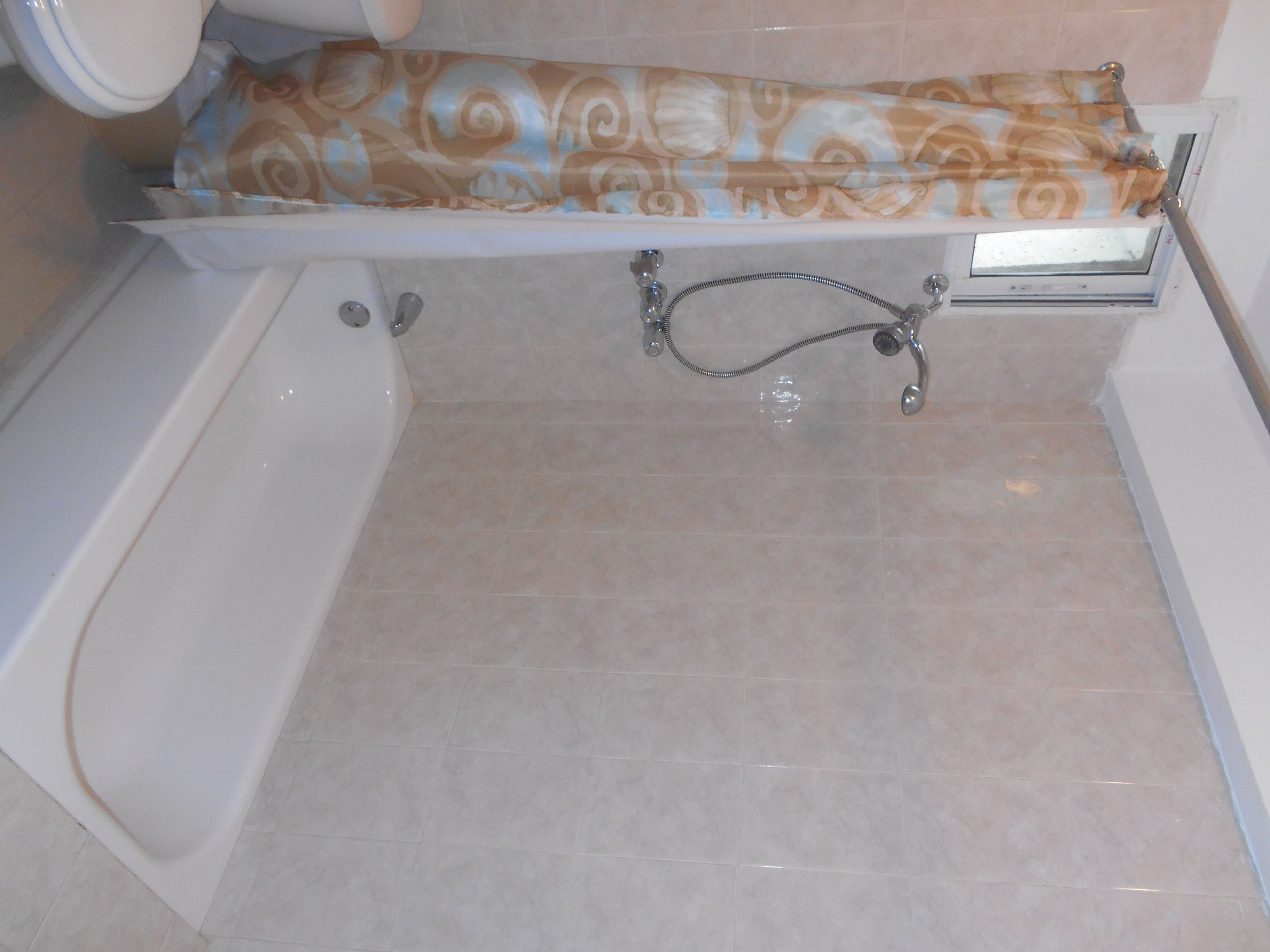 combined shower/bathtub, spring water bathtub, rainfall showerhead