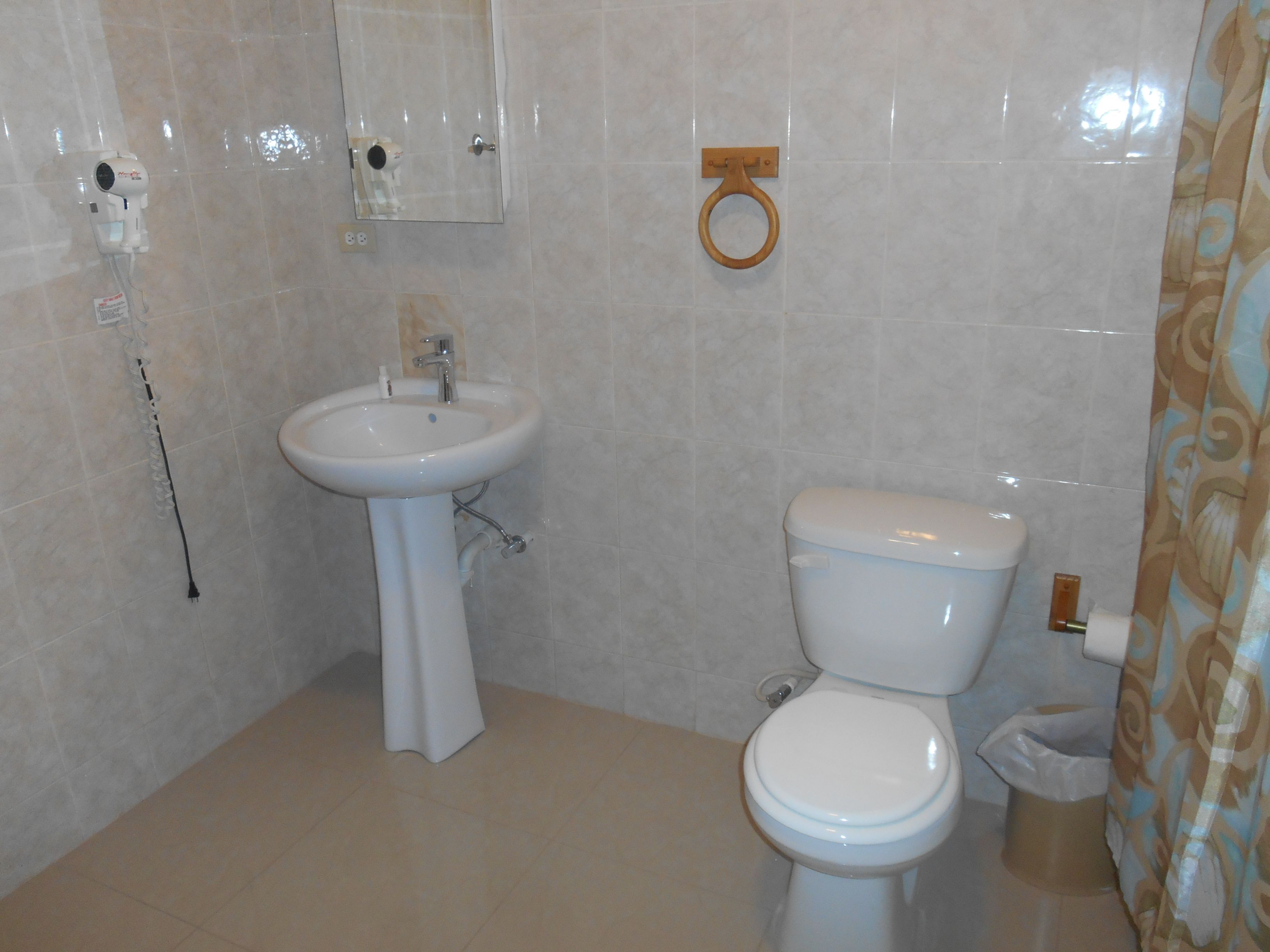 deluxe room | bathroom | combined shower/bathtub, spring water bathtub, rainfall showerhead