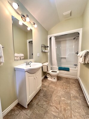 Superior-feriehus - 1 soveværelse | Badeværelse | Gratis toiletartikler, hårtørrer, håndklæder