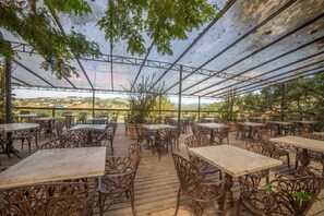 5 bars/lounges, 3 poolside bars - Hotel Estância Atibainha (Nazare Paulista)