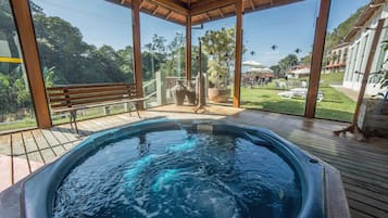 Indoor spa tub