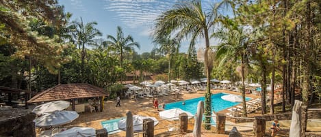 2 indoor pools, 5 outdoor pools