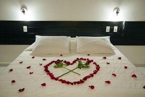 Quarto Luxo Duplo | 미니바, 책상, 무료 WiFi, 침대 시트