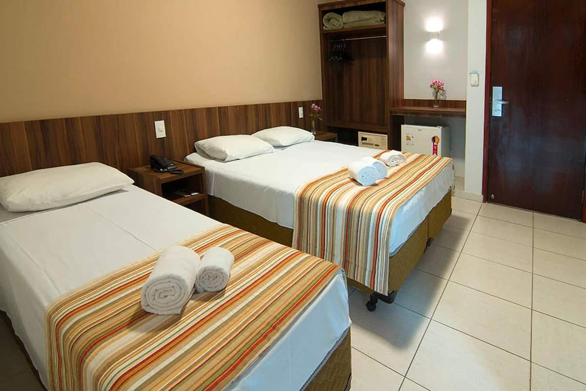 Premium bedding, in-room safe, blackout drapes, free WiFi