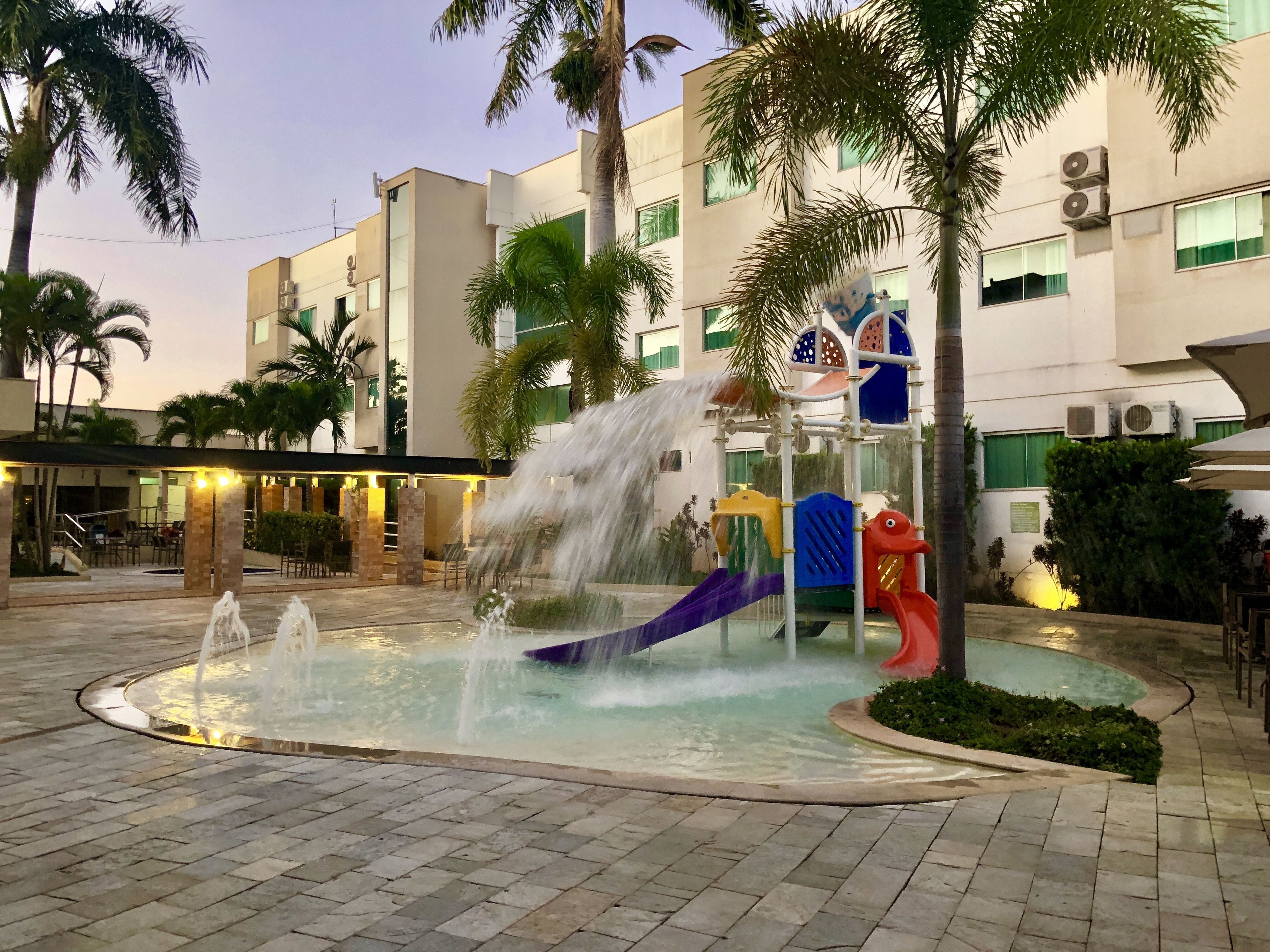 7 piscinas externas, espreguiçadeiras