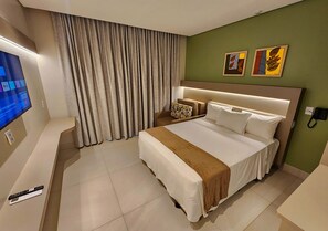 Quarto triplo superluxo, 1 quarto | Escrivaninha, cortinas blackout, Wi-Fi de cortesia, roupa de cama