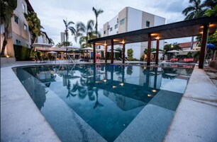 7 outdoor pools, sun loungers