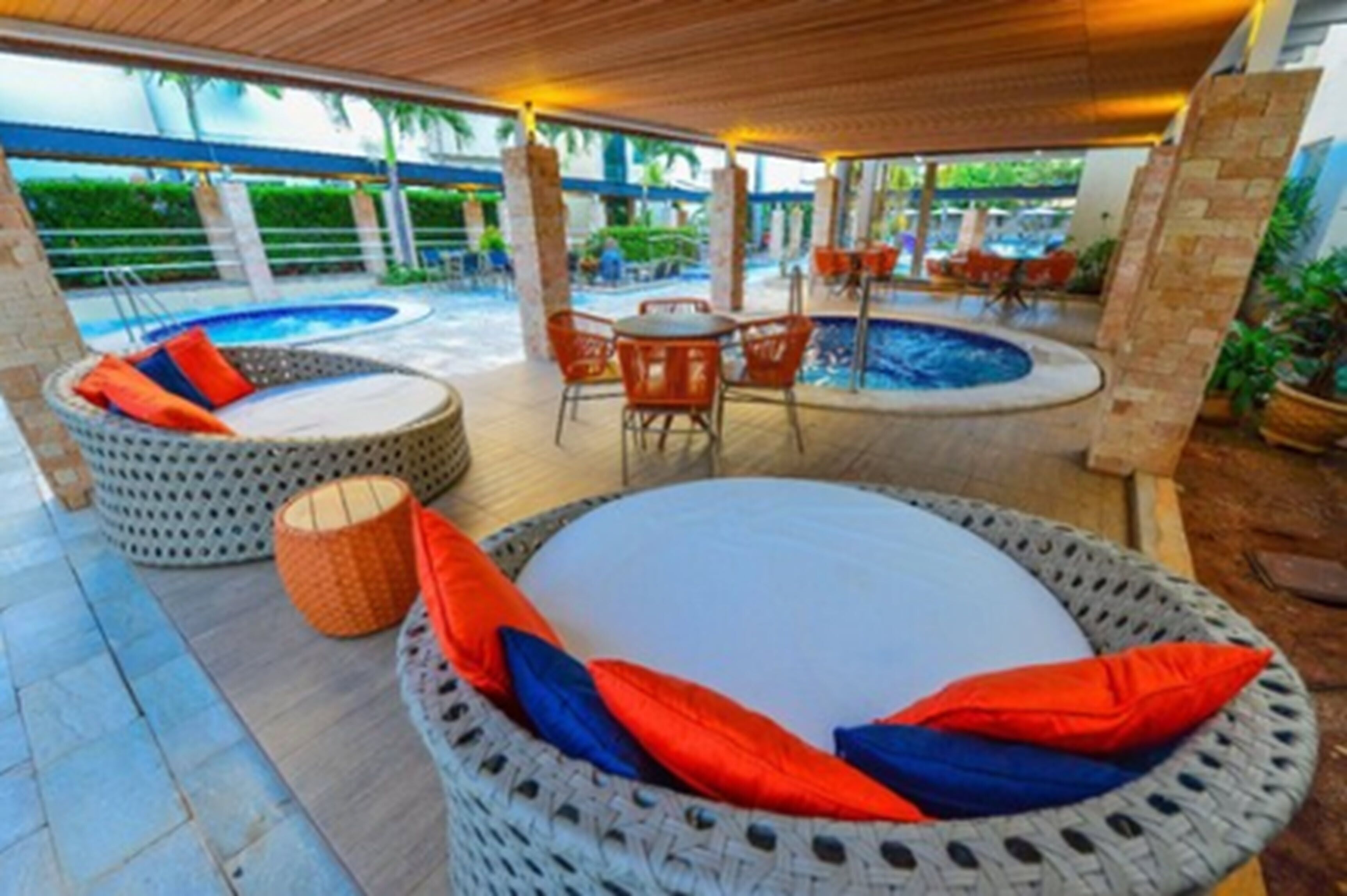 7 piscinas externas, espreguiçadeiras