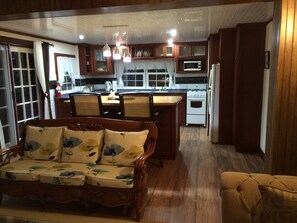 Apartment, 1 Bedroom | Egyptian cotton sheets, premium bedding, individually decorated