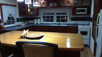 Apartment, 1 Bedroom | Egyptian cotton sheets, premium bedding, individually decorated